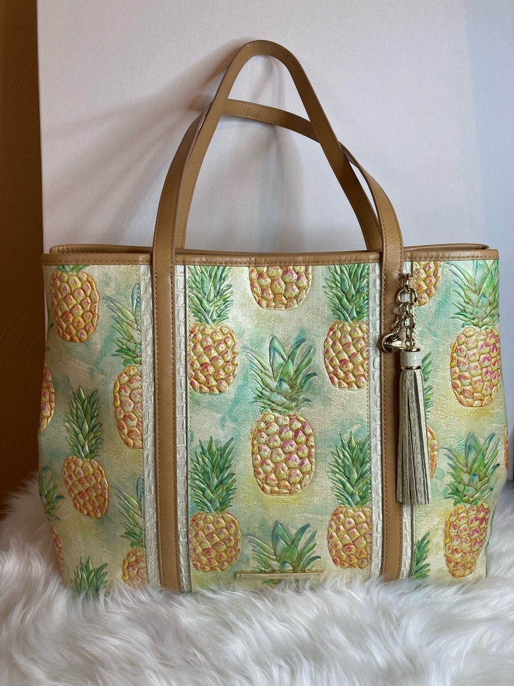 GUC Brahmin Medium Pompei Pineapple 🍍Print Tote - Picture 3 of 6